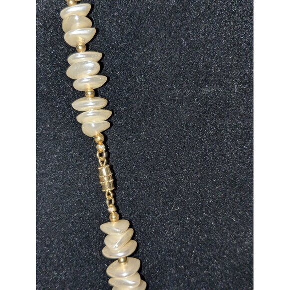 Vintage Victorian Long Cream Shell Bead Necklace Barrel Screw Clasp - Picture 6 of 7